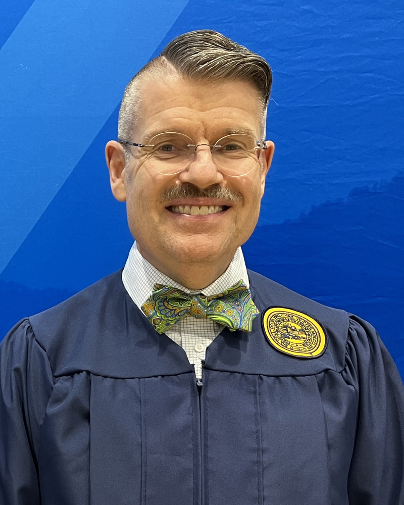 A photo of Shaun Amos.